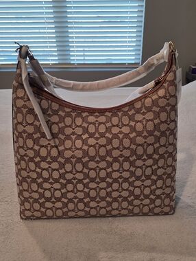 Coach Signature Juliet 38 BNWT